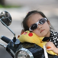 Gối kê cổ xe máy an toàn cho em bé khi đi xe máy - K02