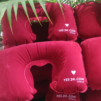 Gối chữ U màu nâu thổi hơi, thổi bằng hơi in logo YES27.COM 
